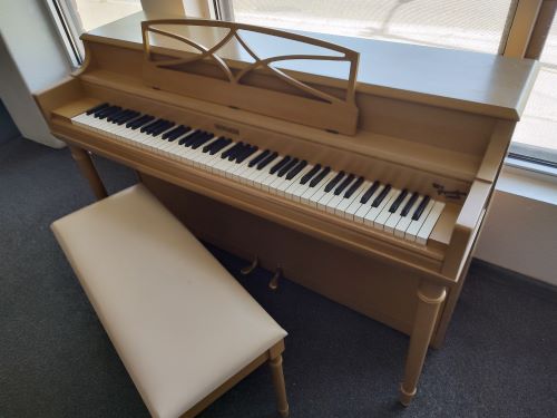 Gulbransen spinet piano treble at 88 Keys Piano Warehouse & Showroom