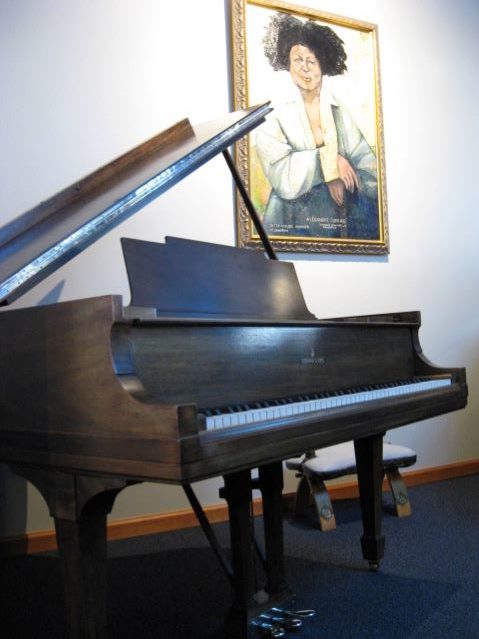 Steinway model M S#215927 Grand Piano Dumas2 at 88 Keys Piano Warehouse & Showroom