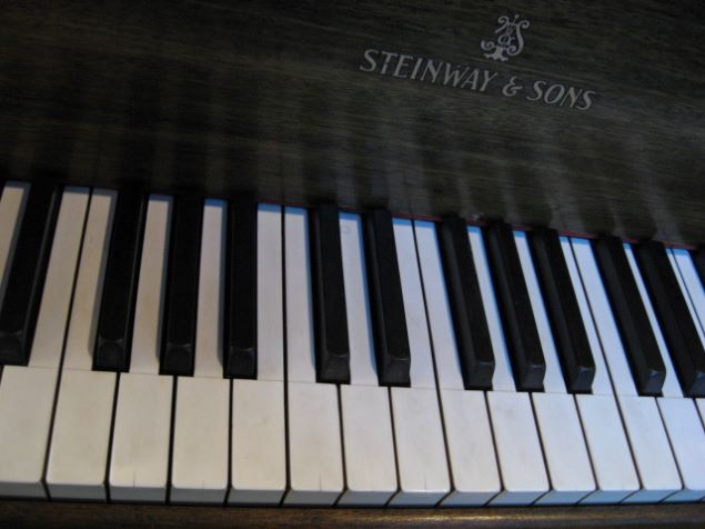 Steinway model M S#215927 Grand Piano Ivory at 88 Keys Piano Warehouse & Showroom