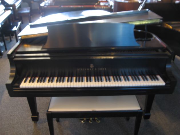Steinway model M S#393780 Grand Piano Front at 88 Keys Piano Warehouse & Showroom