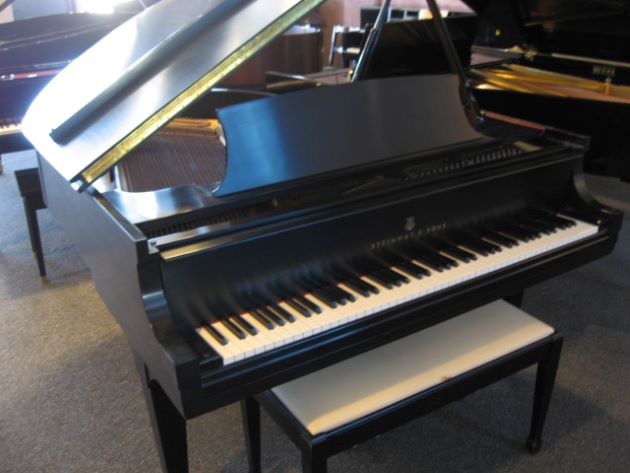 Steinway model M S#393780 Grand Piano Treble at 88 Keys Piano Warehouse & Showroom