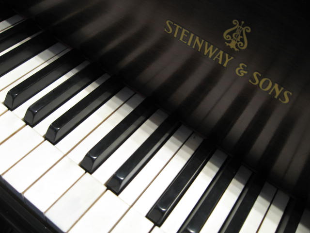 Steinway model M Two-toned finish Grand Piano Ivories at 88 Keys Piano Warehouse & Showroom
