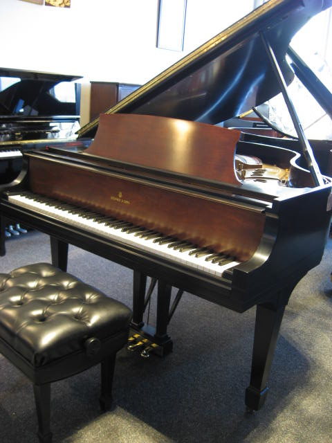 Steinway model M Two-toned finish Grand Piano Treble at 88 Keys Piano Warehouse & Showroom