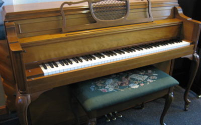Story and Clark Queen Anne Console Piano