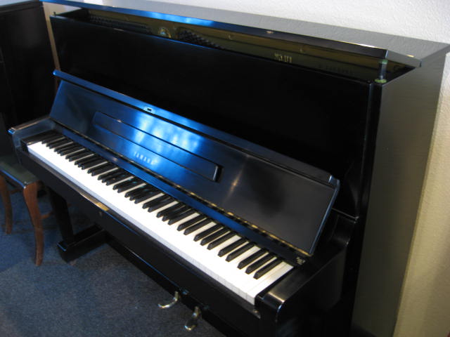 Yamaha model U1 Studio Upright Piano 3 Treble at 88 Keys Piano Warehouse
