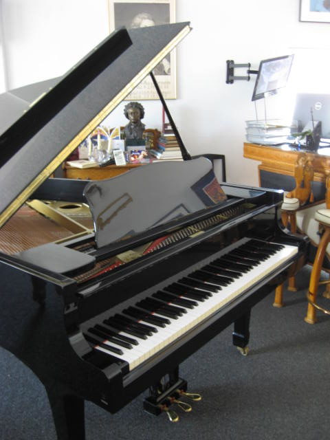 Yamaha model C3 Grand Piano Tenor at 88 Keys Piano Warehouse