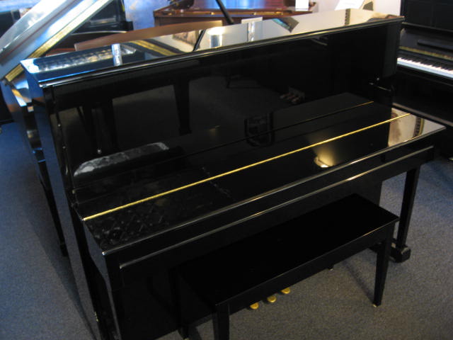 Yamaha model T118 Studio Upright Piano 2 Fallboard at 88 Keys Piano Warehouse